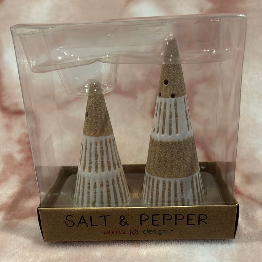 Ceramic Evergreen Pine Tree Tan & White Salt & Pepper Shaker Boxed Set NWT Prima